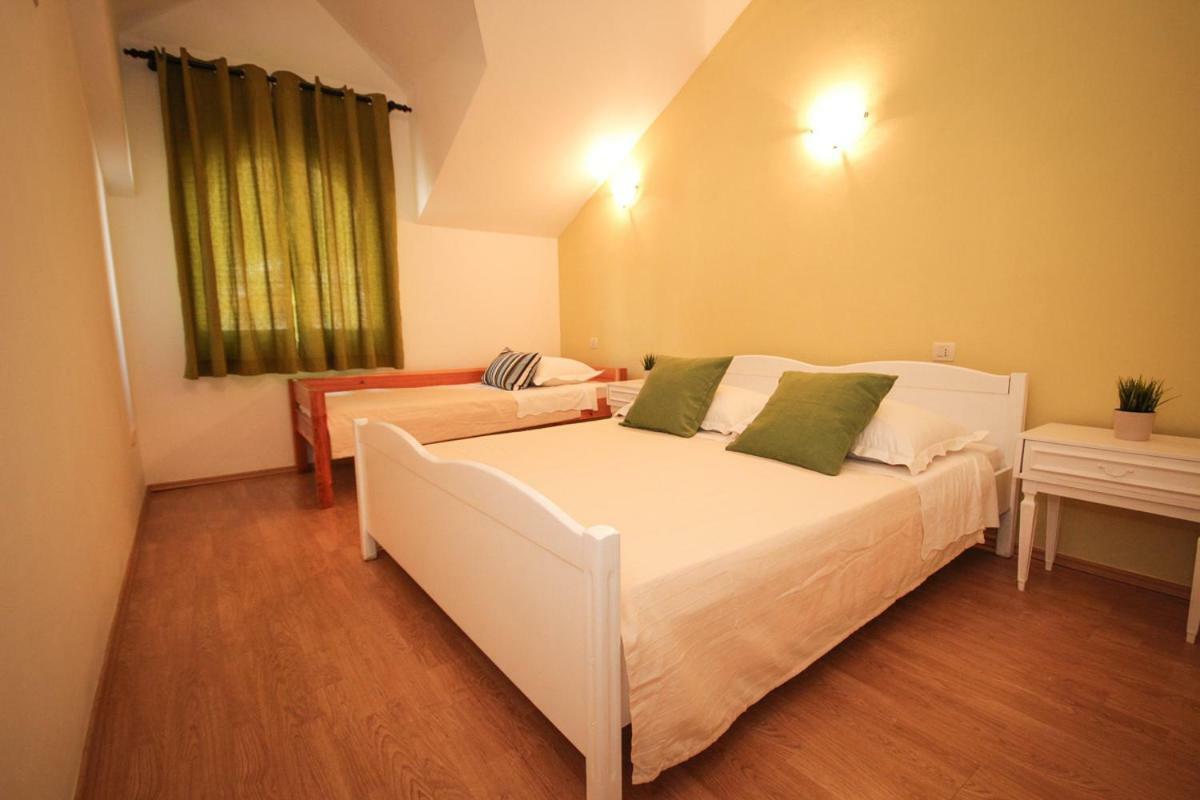 Apartmani Kristijan Jesenice  Esterno foto